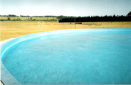 Piscina Funcionando En Pleno Verano